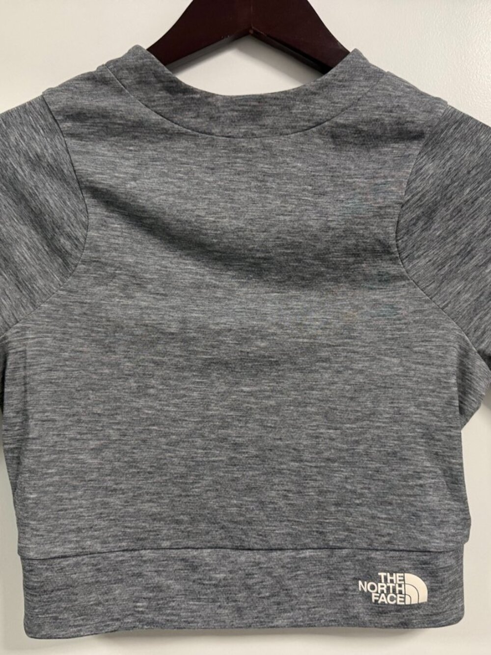 The North Face Women's Gray Cropped Short Sleeve Athletic Top Small